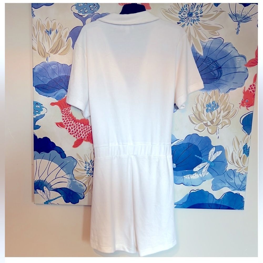 White shorts romper NWOT 
JUICY COUTURE
VELOUR ROMPER 
Size XXL - Picture 10 of 10